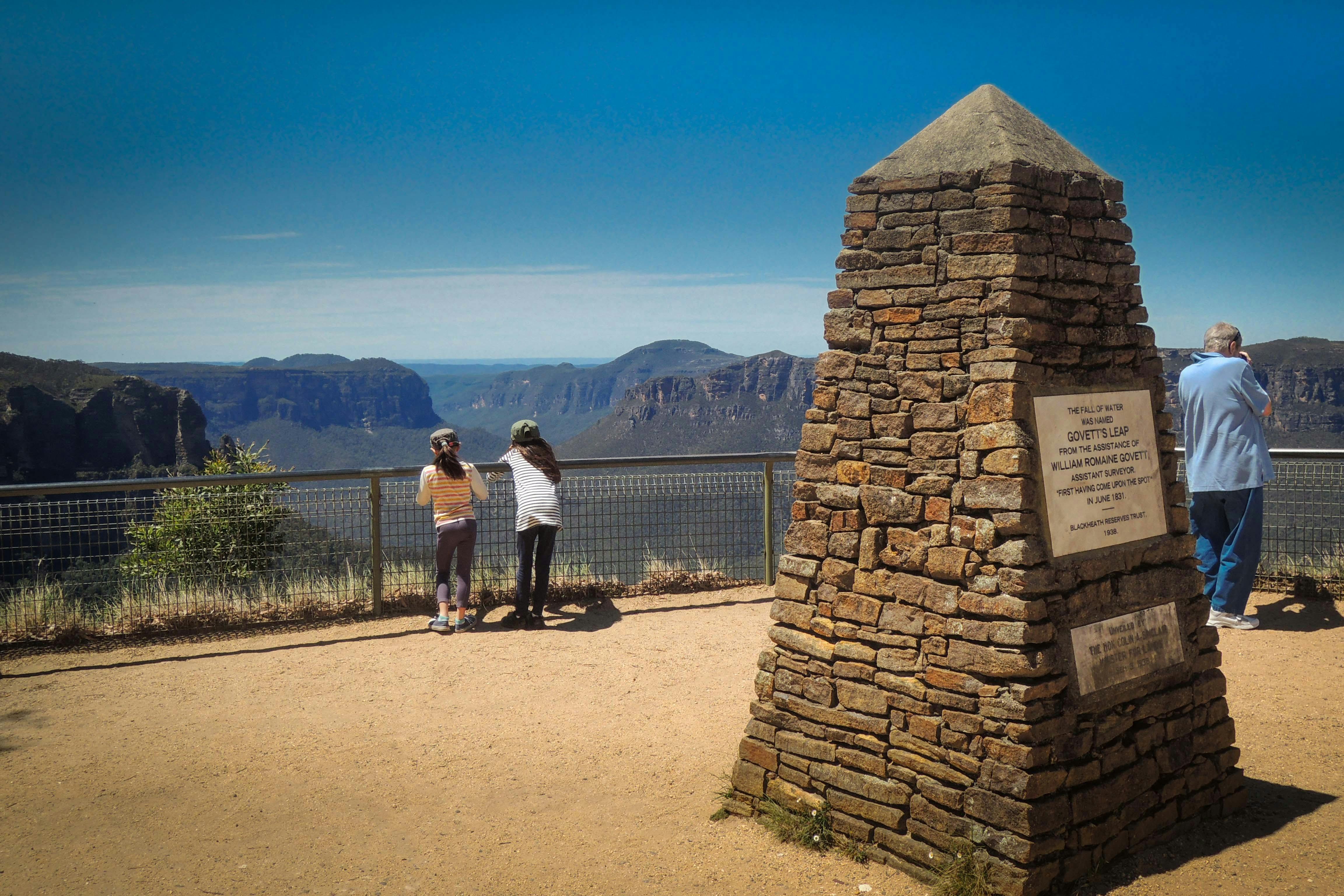 Two girls looking down into the Grose Valley at Govett's Leap