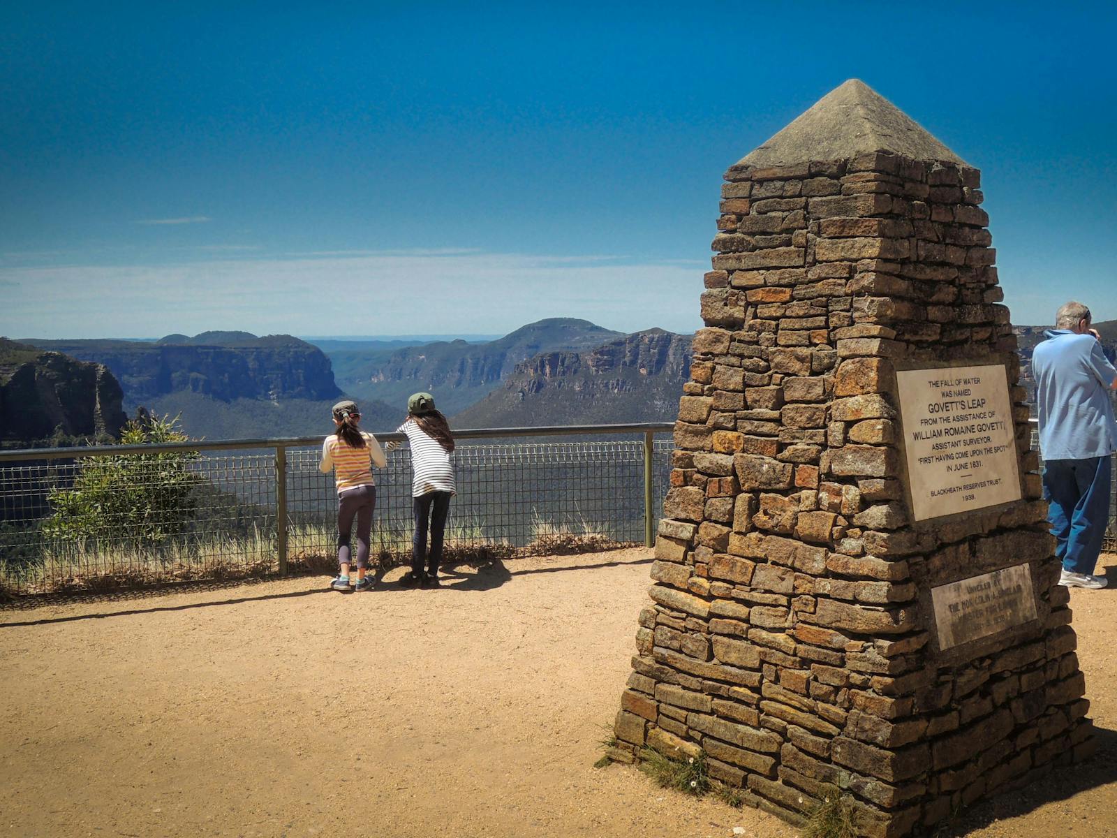 Two girls looking down into the Grose Valley at Govett's Leap