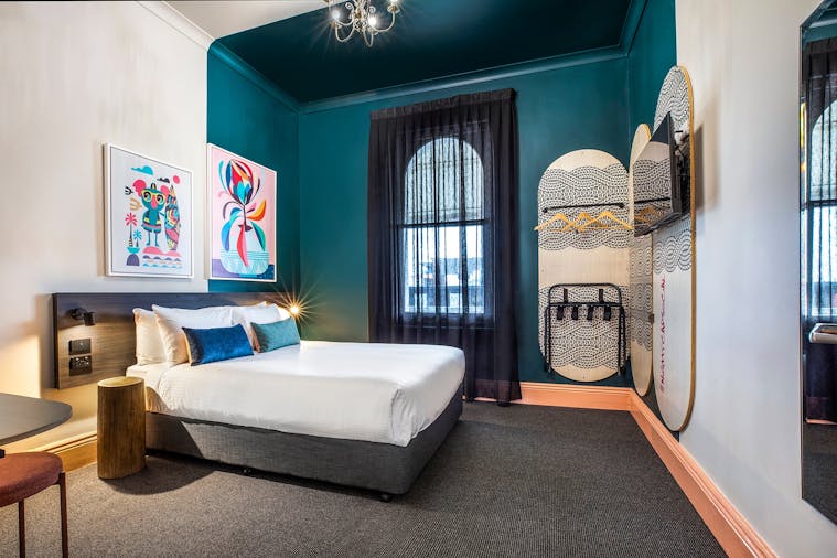 Studio Queen with shared bathroom facilities