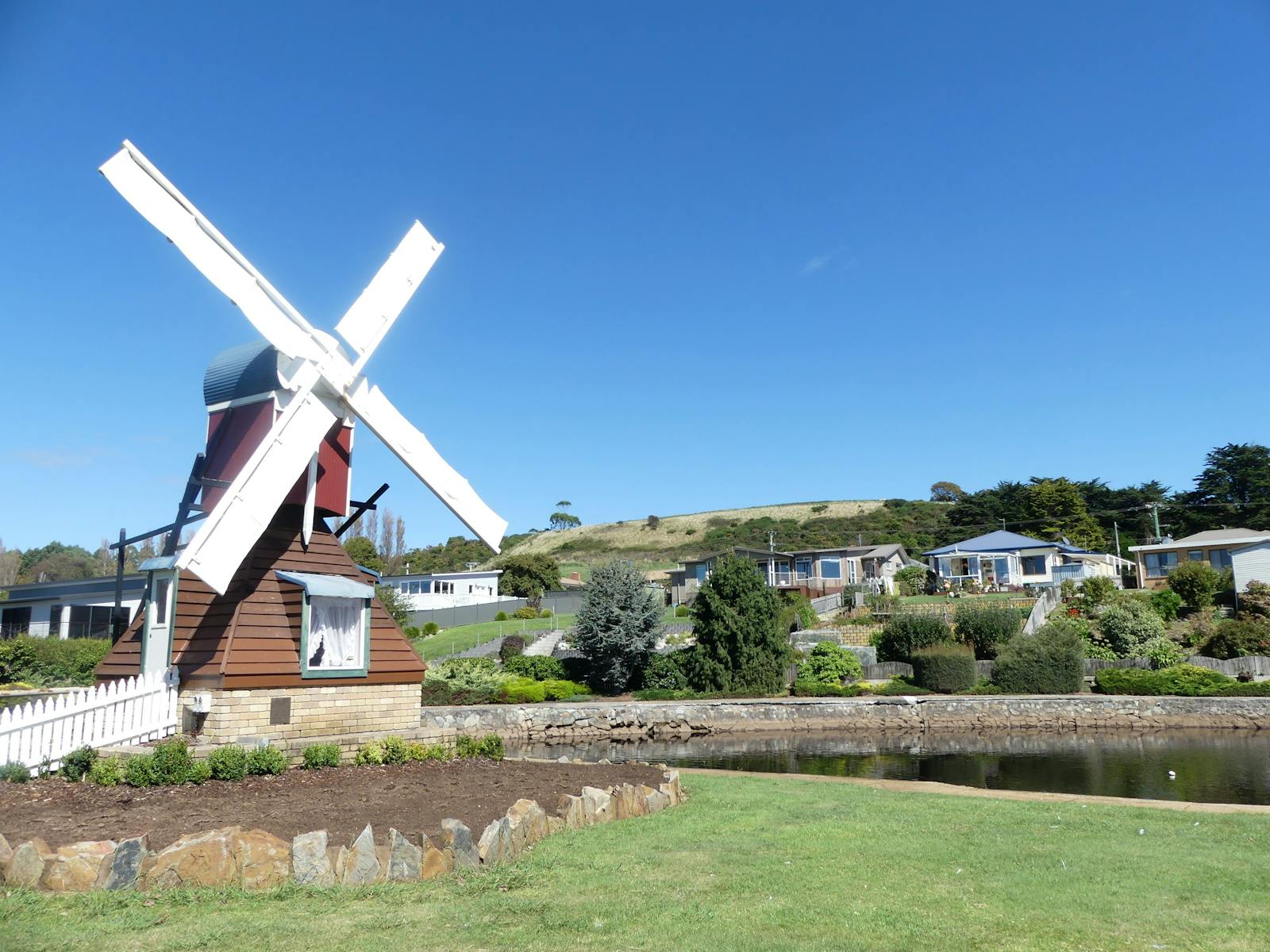 Donated by the Dutch community the mill pays tribute to their earliest settlers in Penguin Mill