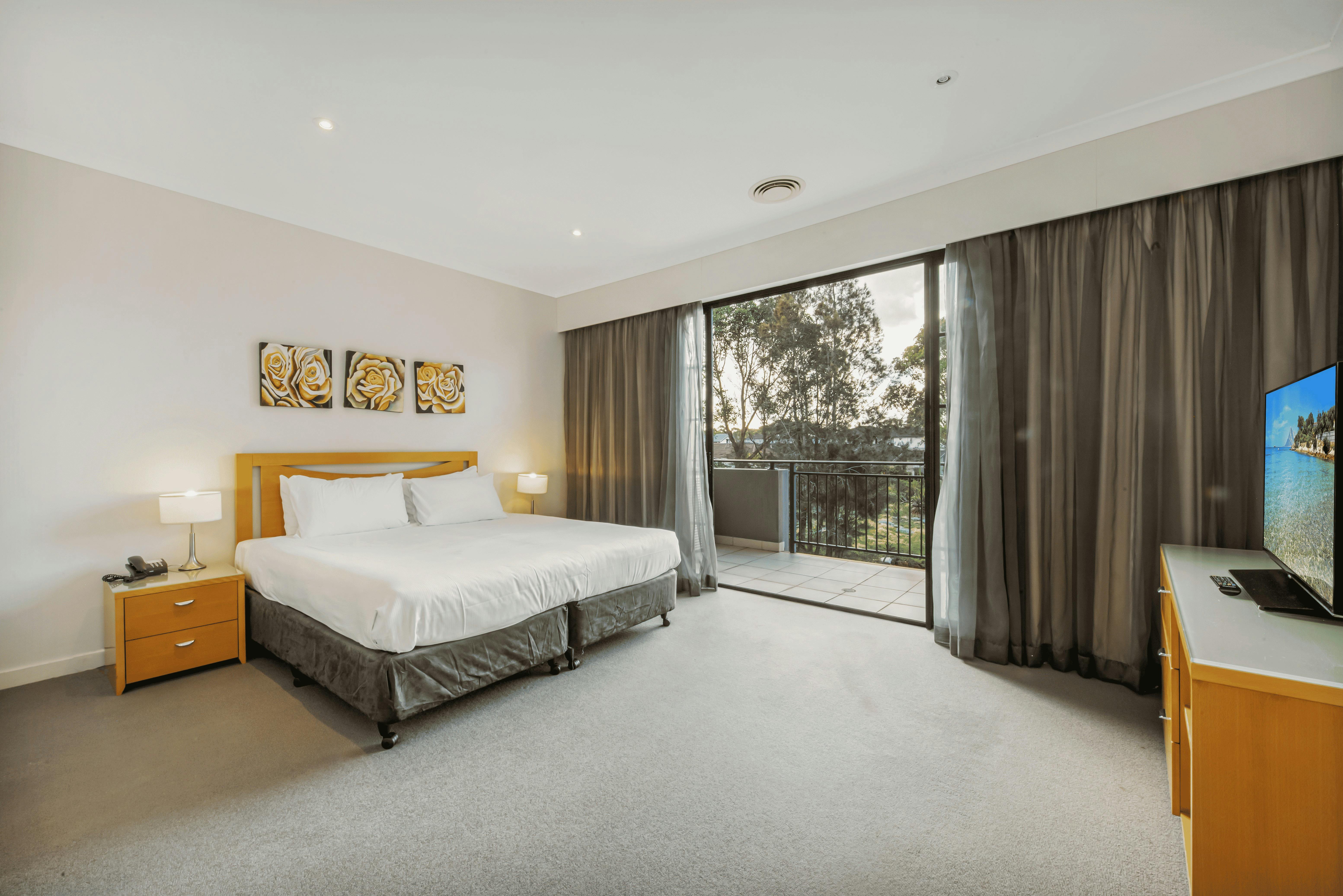 2 Bedroom Apartment - 1 King and 1 Queen Bed