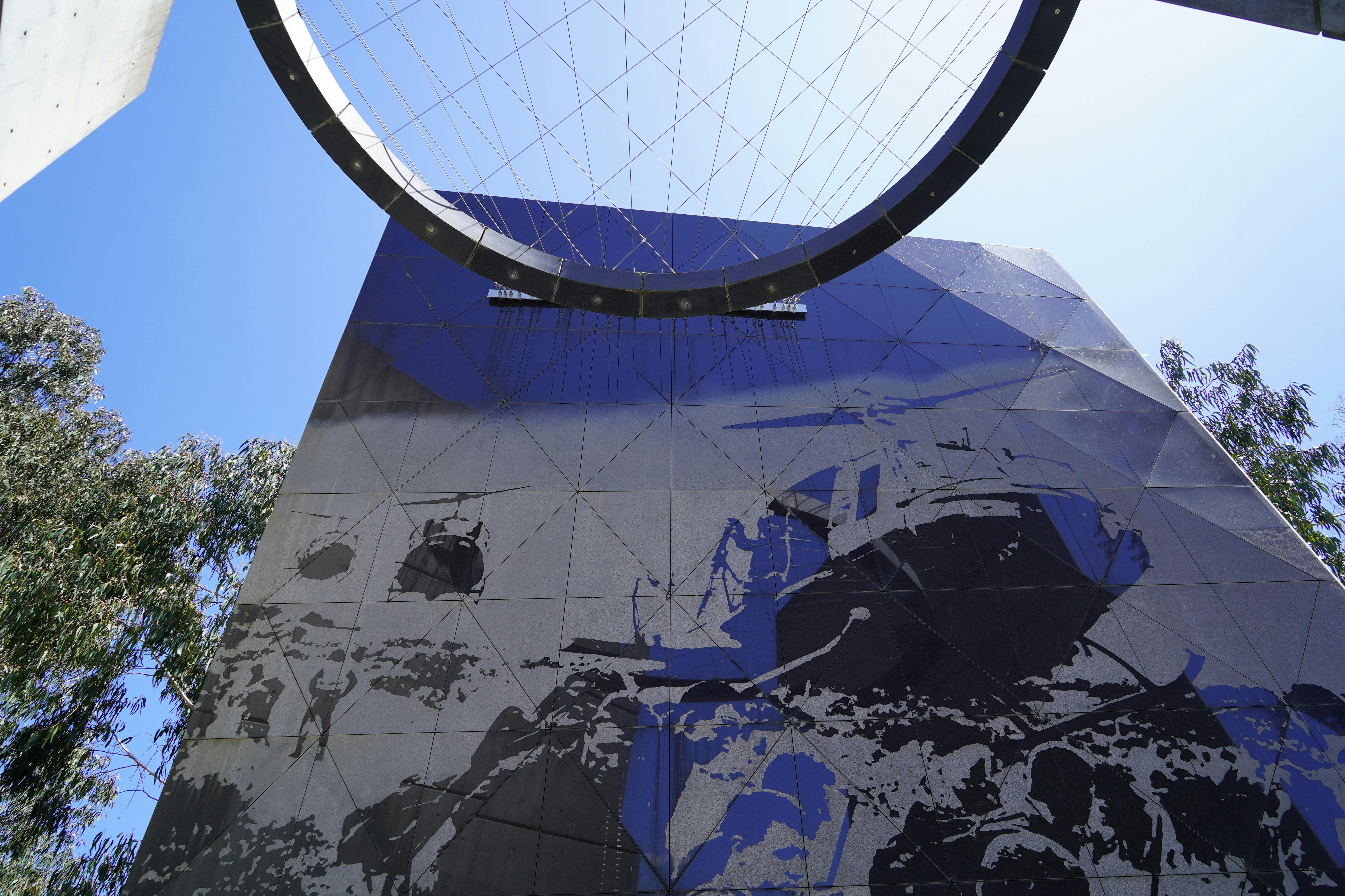 Canberra Sightseeing Tour Vietnam War Memorial ANZAC Parade