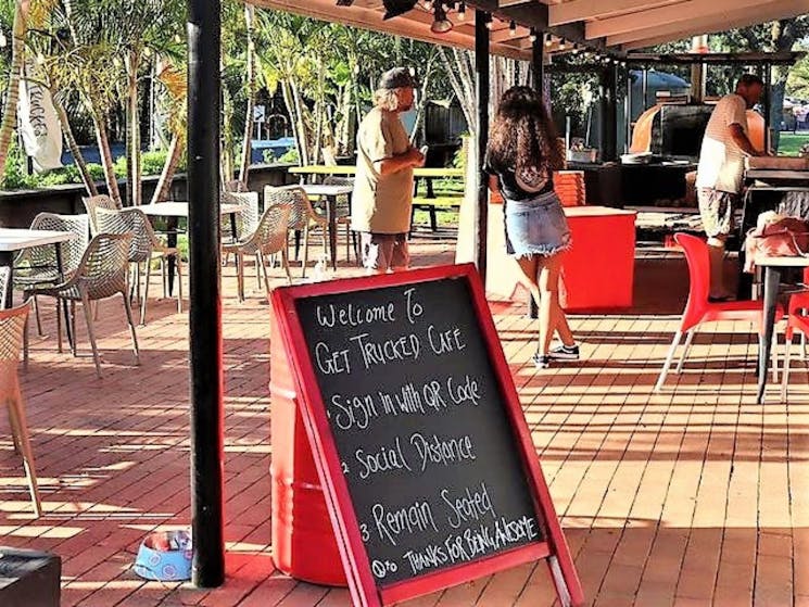 al fresco dining. level entrance, woodfired pizza oven in background