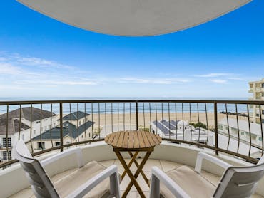 2 Bedroom unit in Palm Beach - Balcony with Ocean Views 2 Bedroom unit in Palm Beach - Balcony with Ocean Views