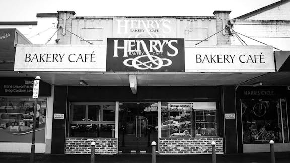 Henry's Bakery Cafe