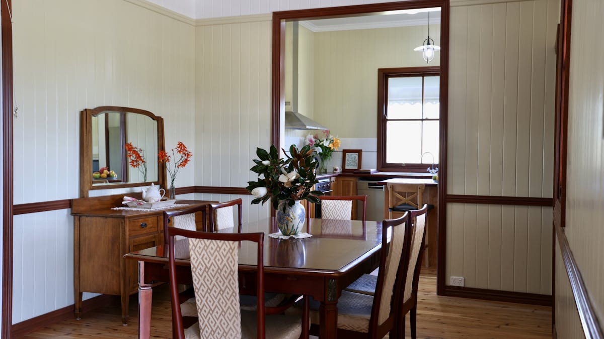Dining room with seats for 6 people