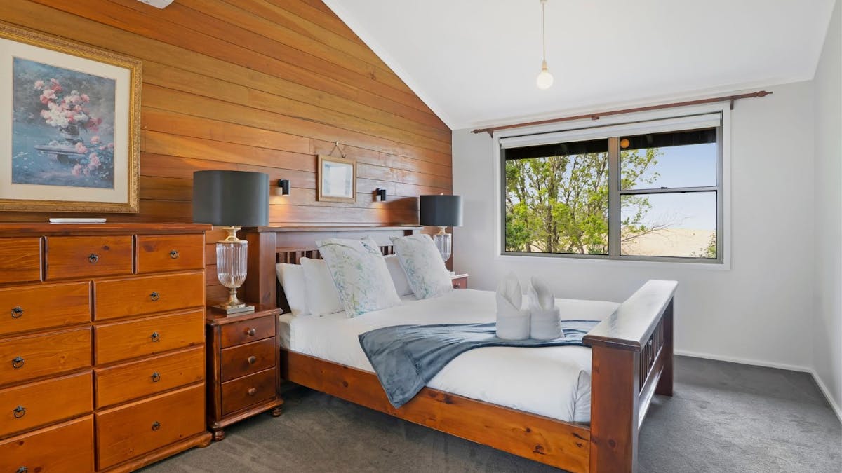 Main bedroom with king bed and ensuite