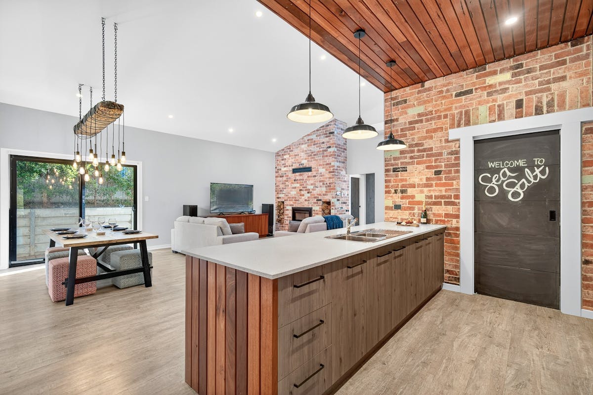 Great Kitchen and Entertaining Features