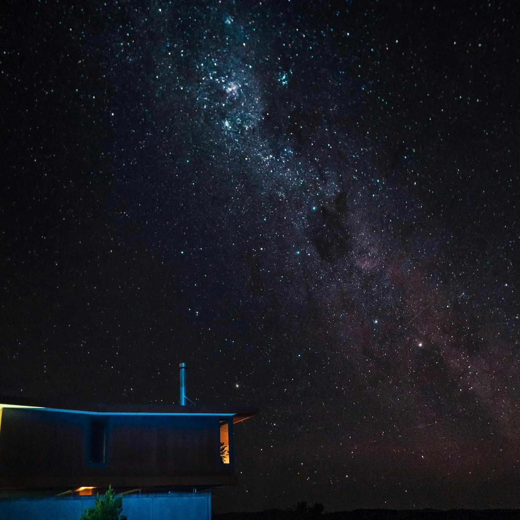 Extraordinary astro photography of the milky way from the rooftop at BullerRoo Luxury Farmstay