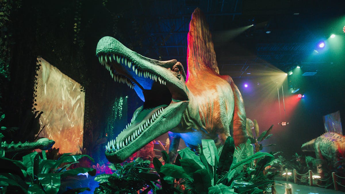 Dino animatronic roaring