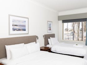 queen with single bed