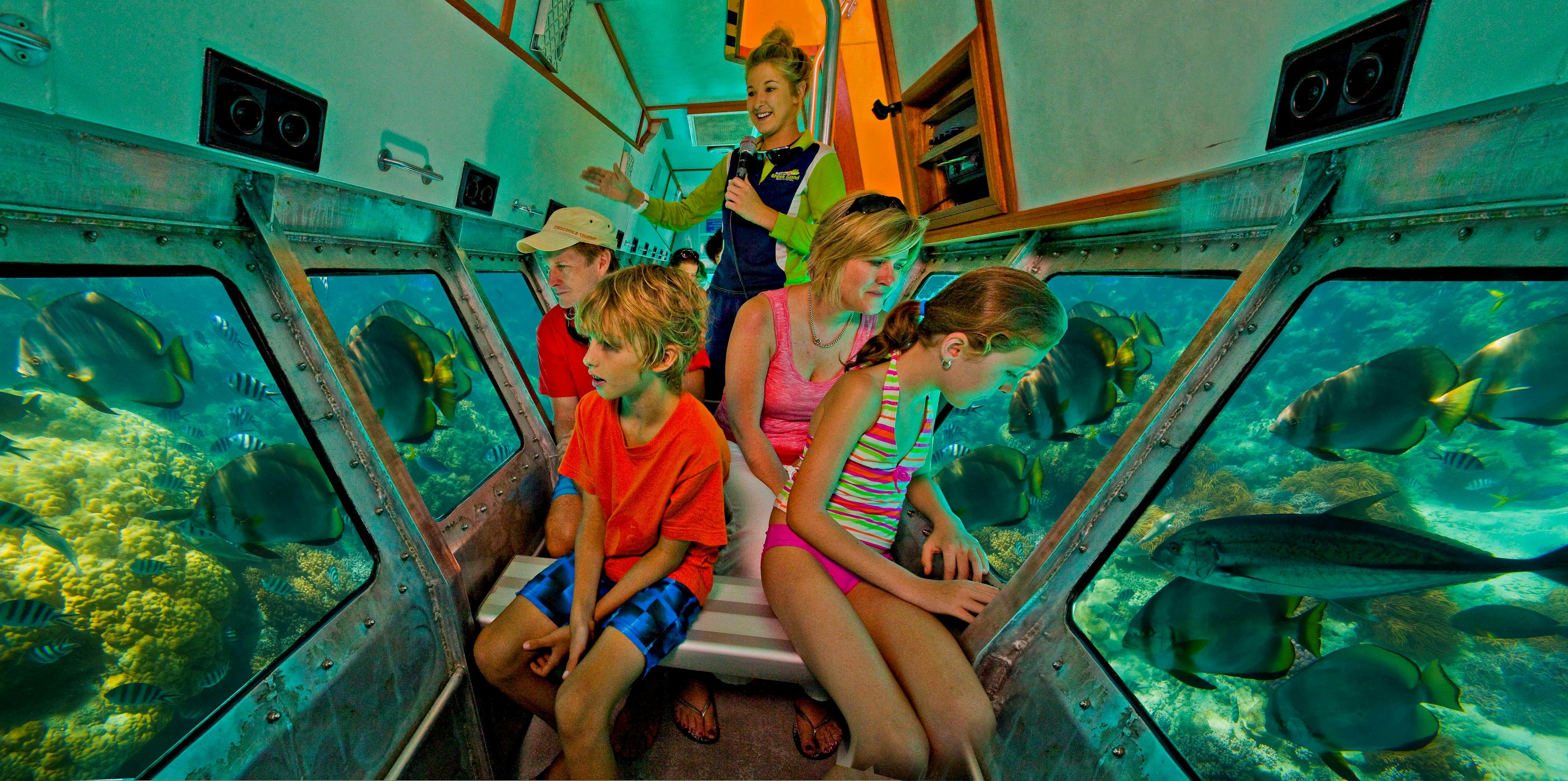 Green Island Reef Cruise Half Day 9am (HDAM - Pak 6 Semi-Sub)