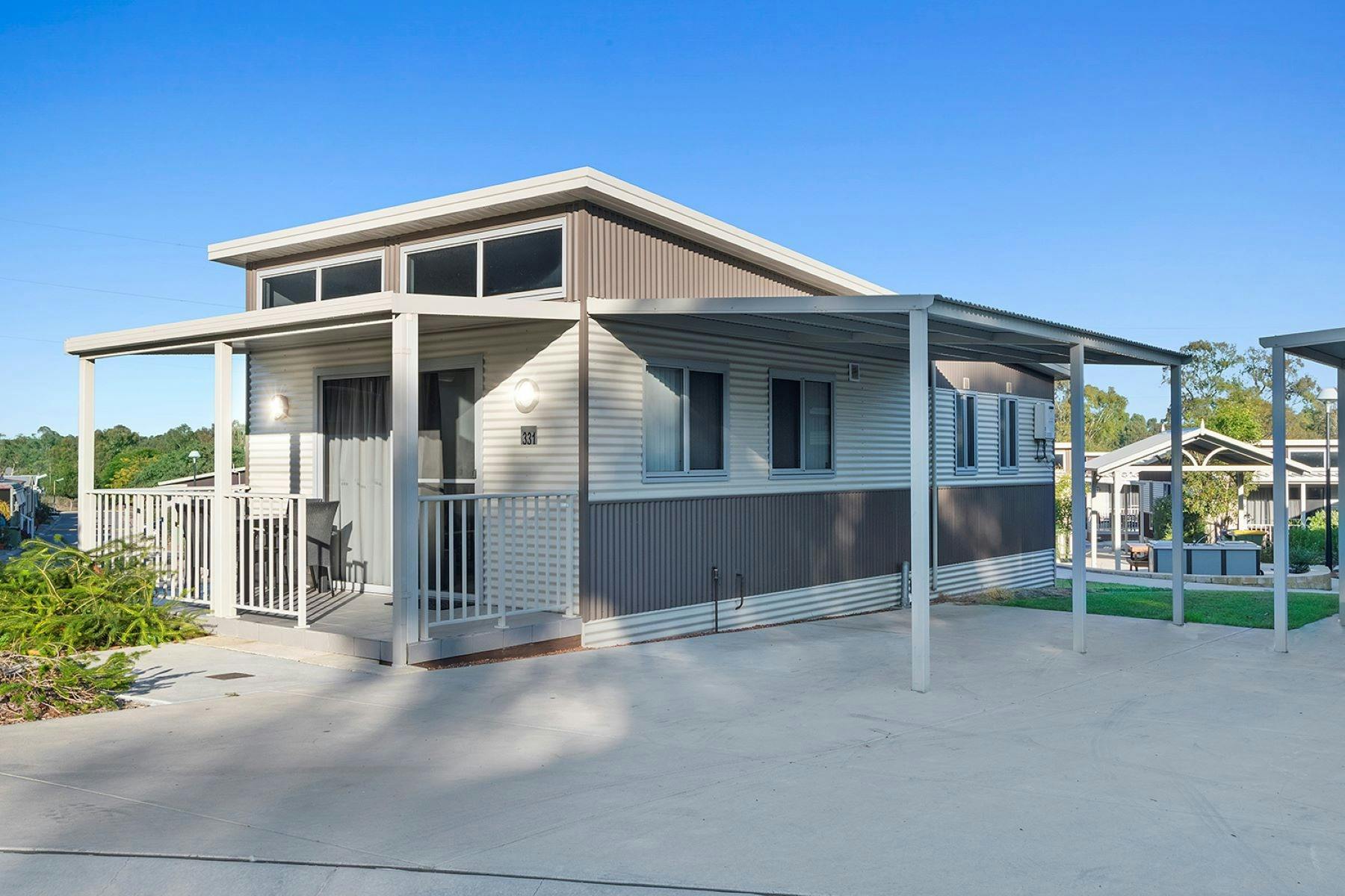 Deluxe 2 Bedroom Cabin - Sleeps 5