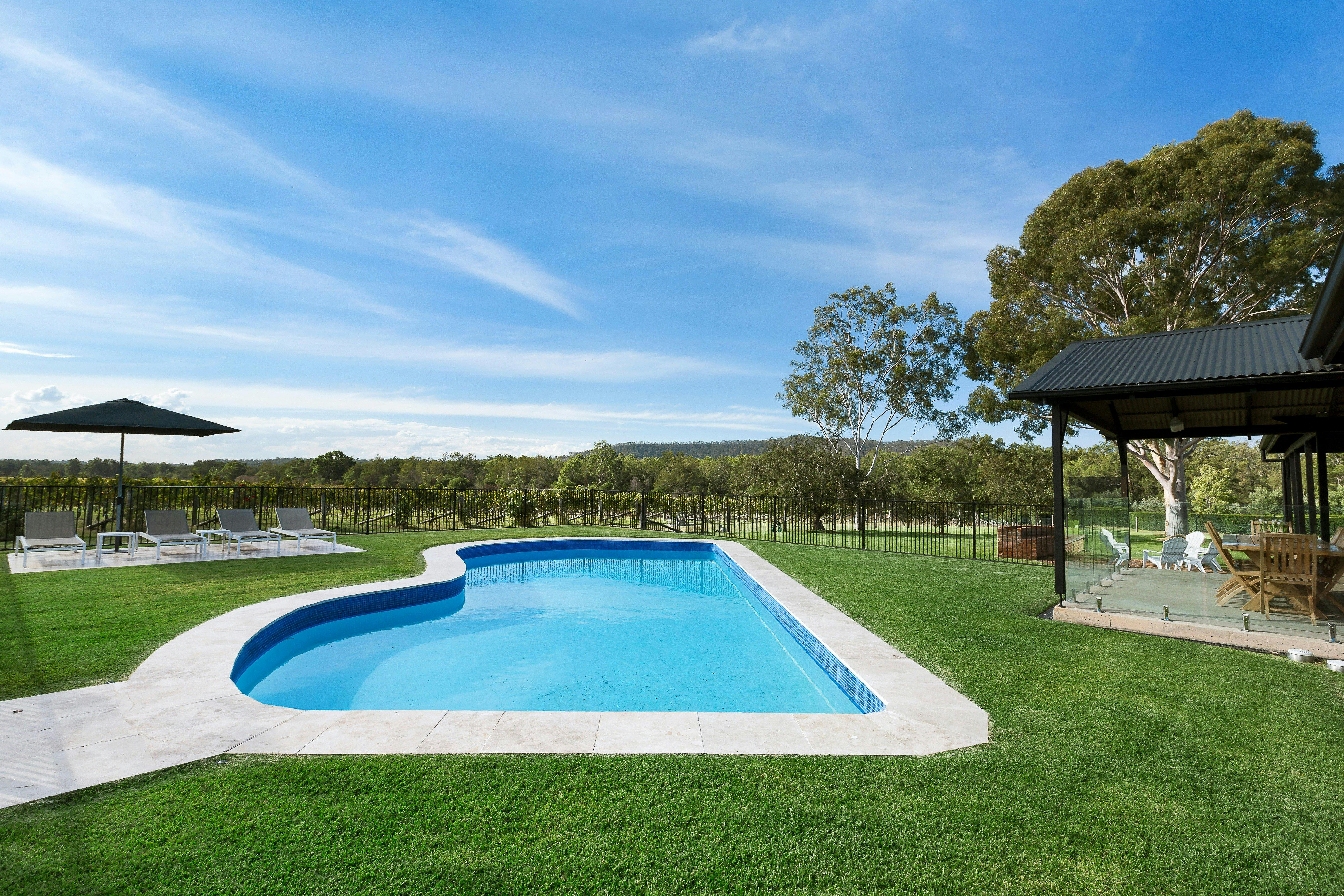 レジデンスのプール