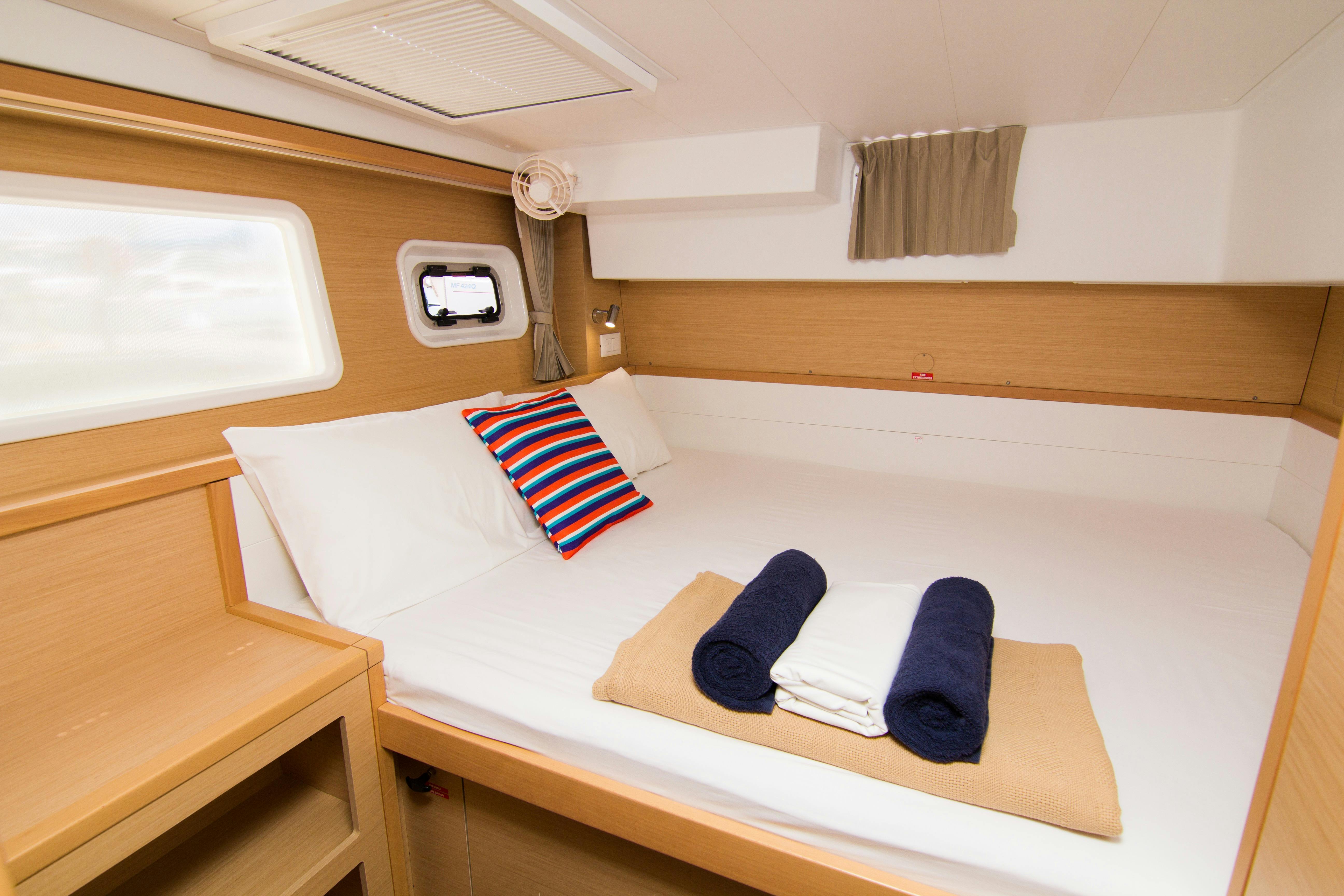 Lagoon 40 - "Whitsunday Dreaming", Main Cabin
