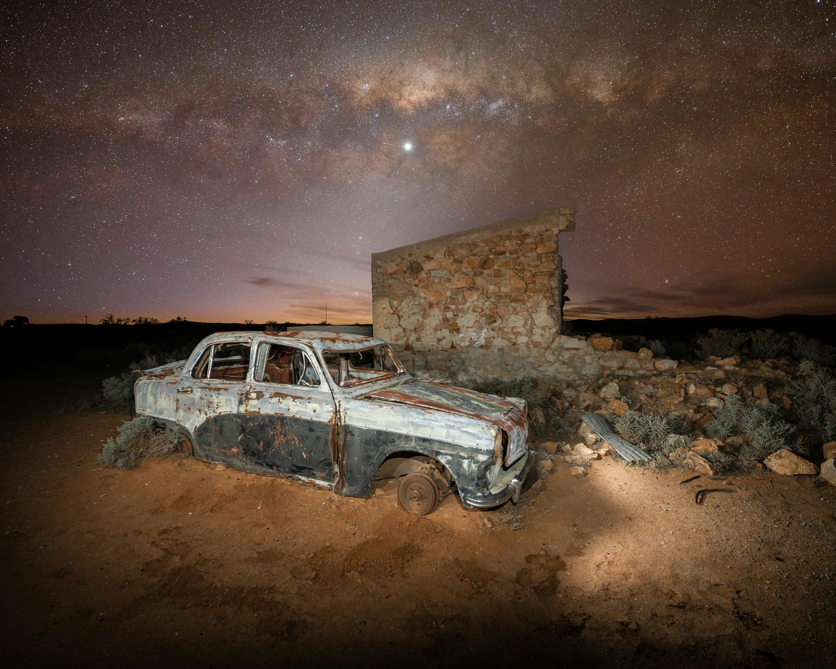 Expert night sky photographer ready to guide you to take your best night sky images.