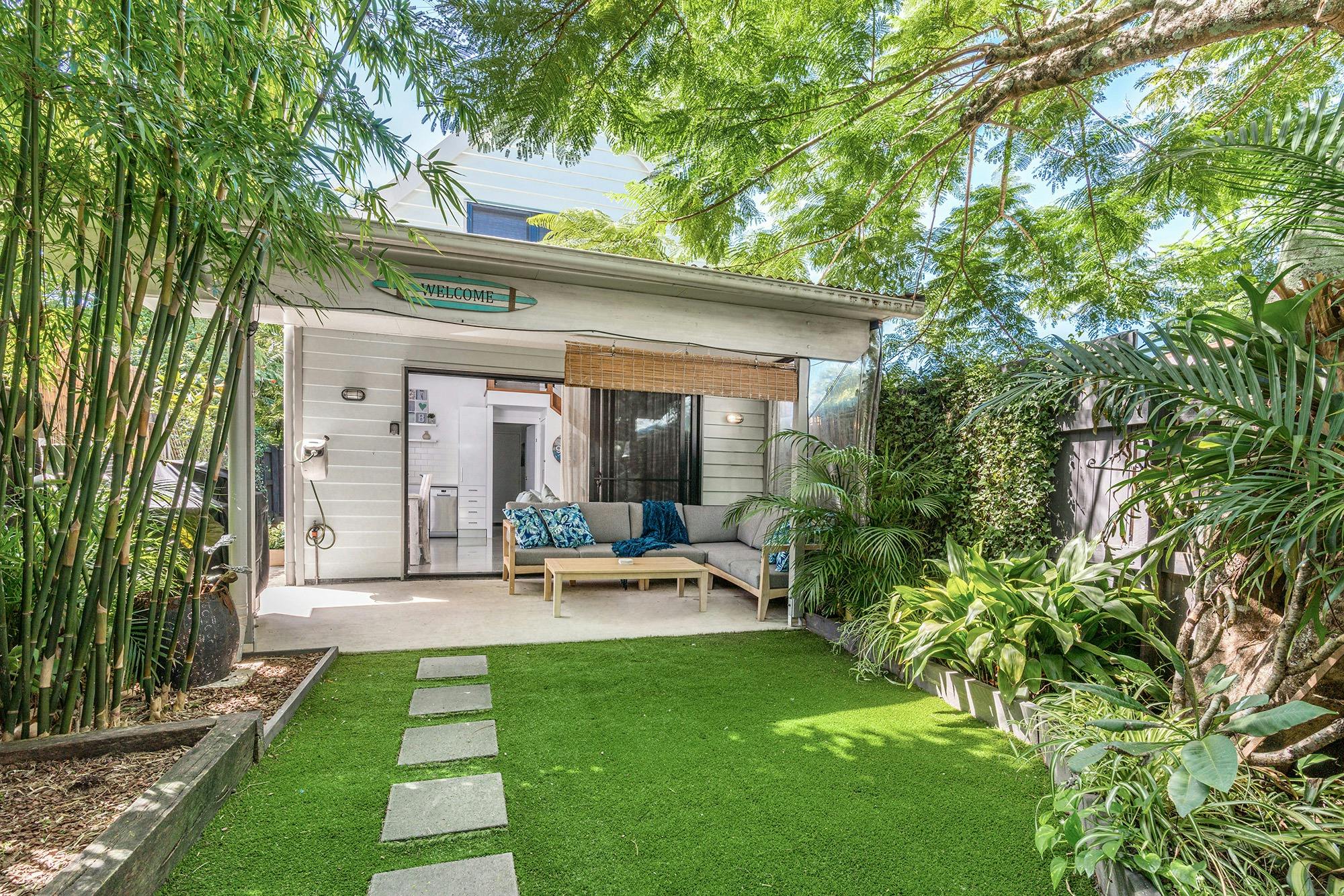 Gidgets Studio - Byron Bay - Garden and Entrance to Studio