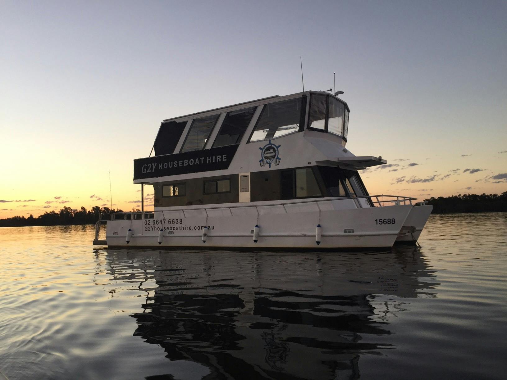 Idyll Daze 럭셔리 8인용 침대.