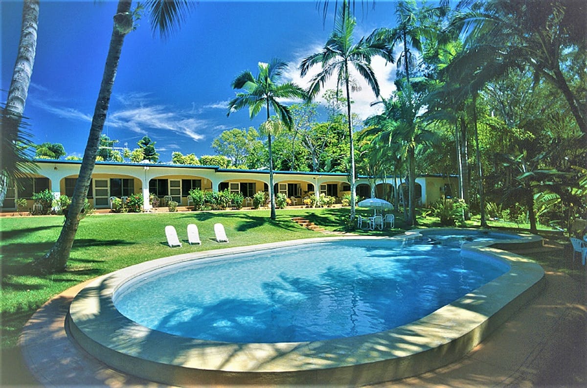 Villa Marine facing rainforest, 50m to beach