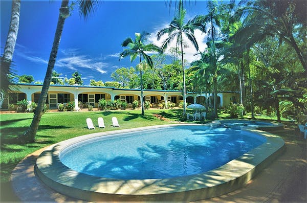 Villa Marine facing rainforest, 50m to beach