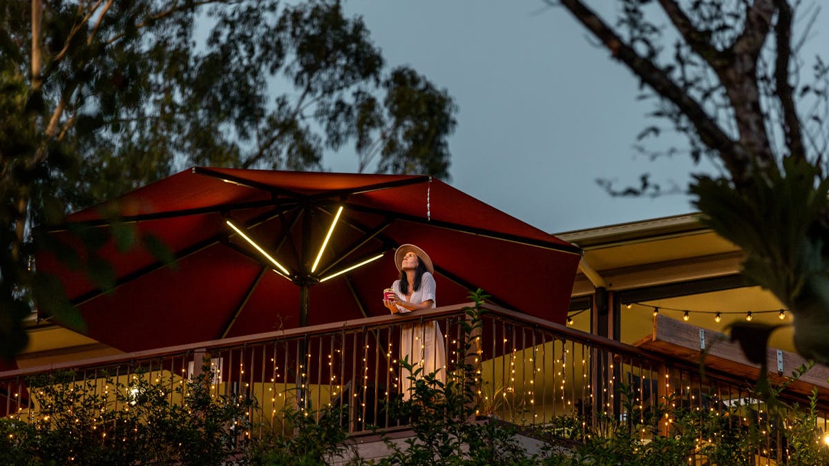 Kondalilla Restaurant guest enjoying a cocktail on the deck, overlooking Kondalilla National Park.
