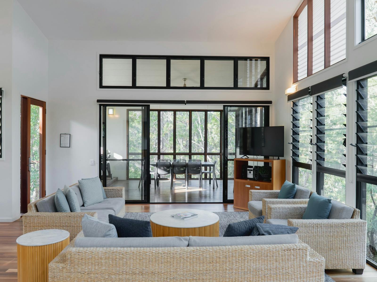 Spacious living area with a large seating arrangement, overlooking the outdoor dining area. Spacious living area with a large seating arrangement, overlooking the outdoor dining area.