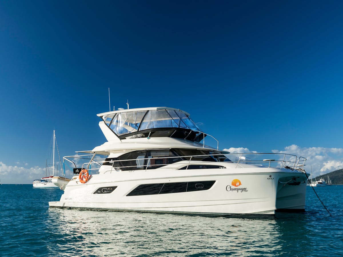 luxury yacht hire whitsundays