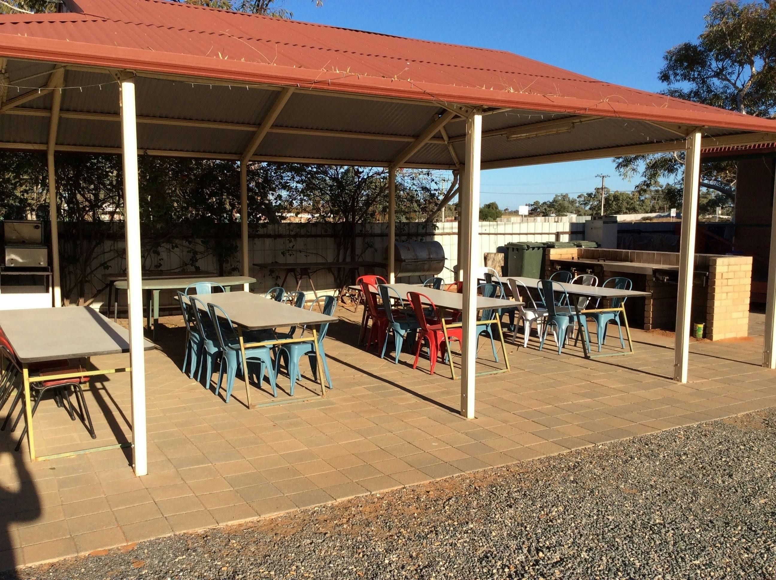 Burke and Wills Menindee Motel NSW Holidays & Things