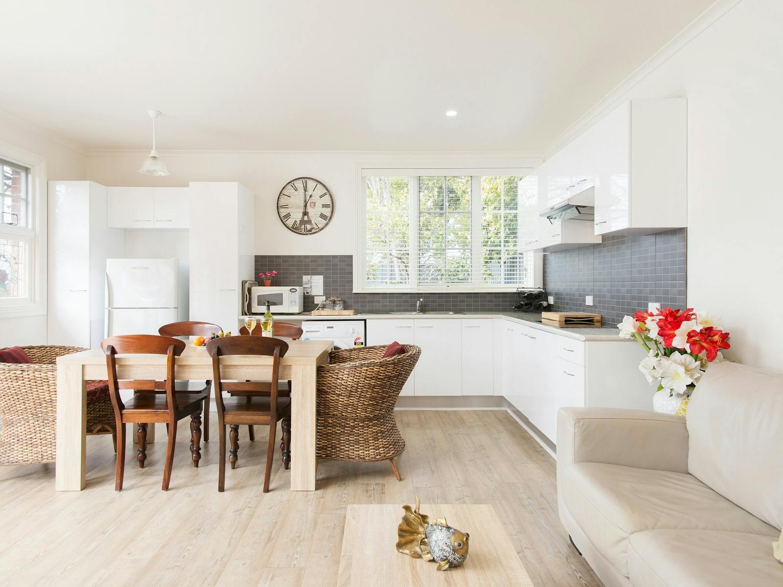 Kitchen, Lounge & Dining