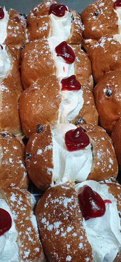 Bryants Cream Buns