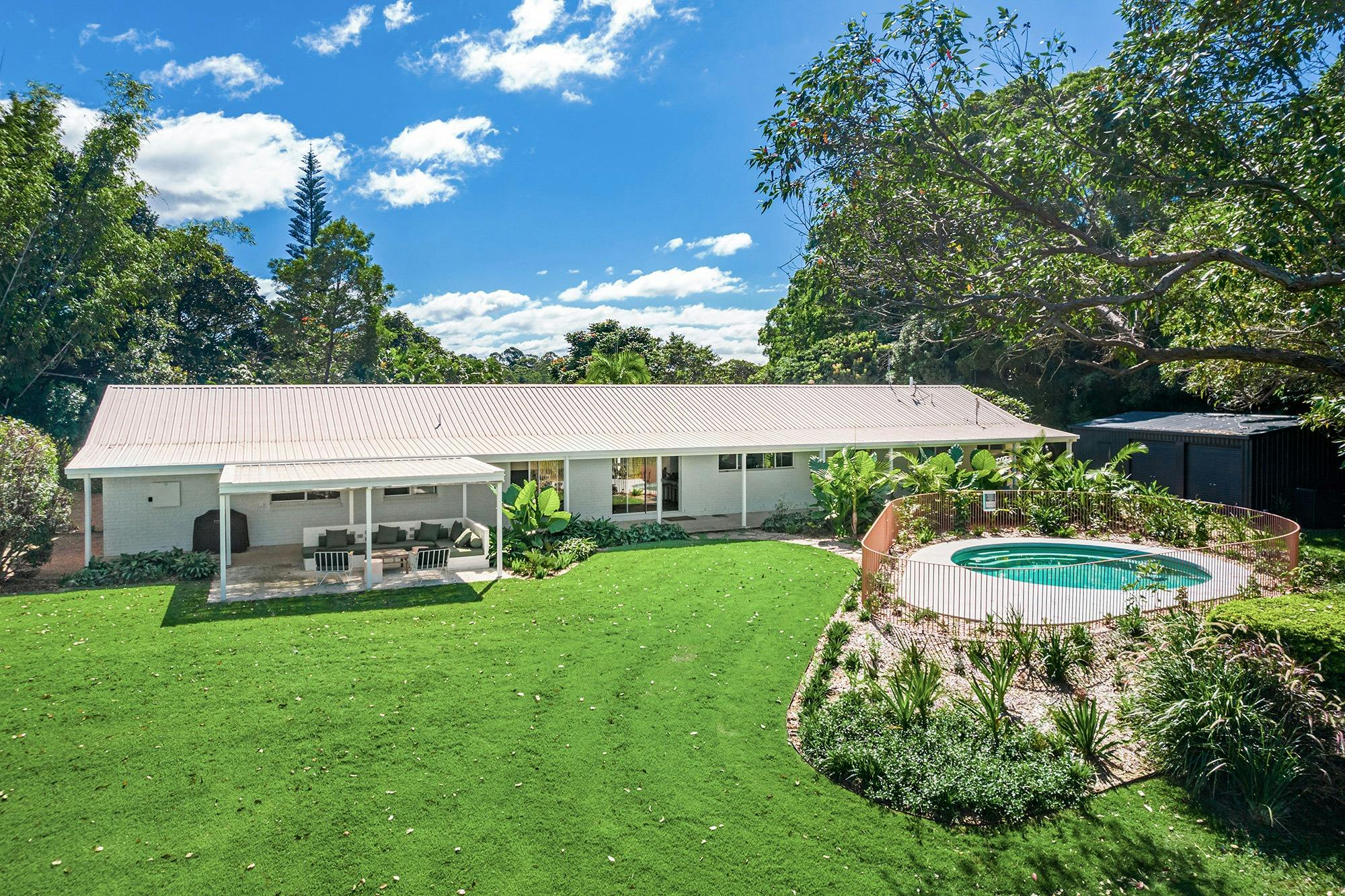 Hidden Byron - Byron Bay - Pool and House