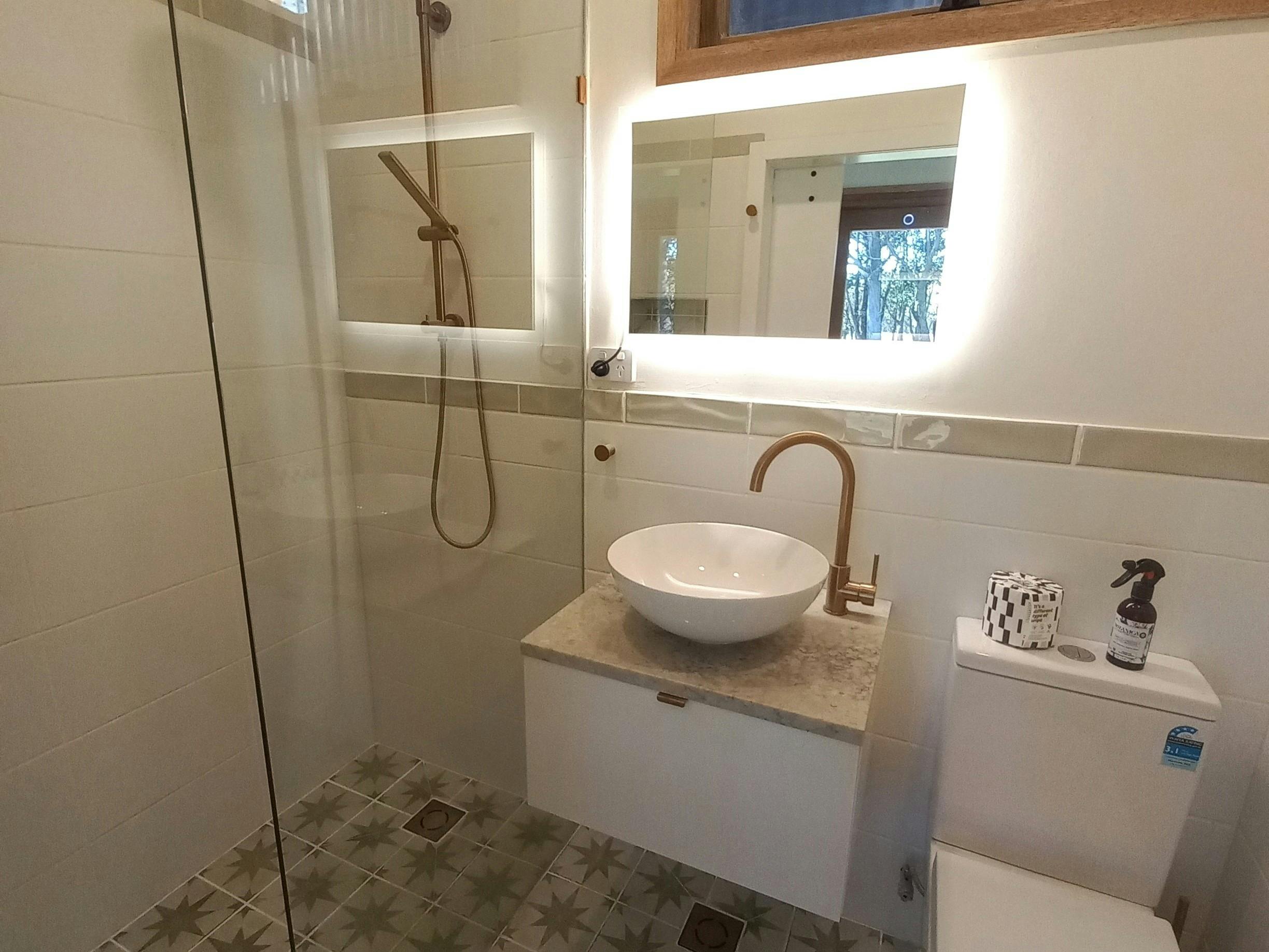 Bathroom (shower, sink, toilet) in Gang Gang Hideaway