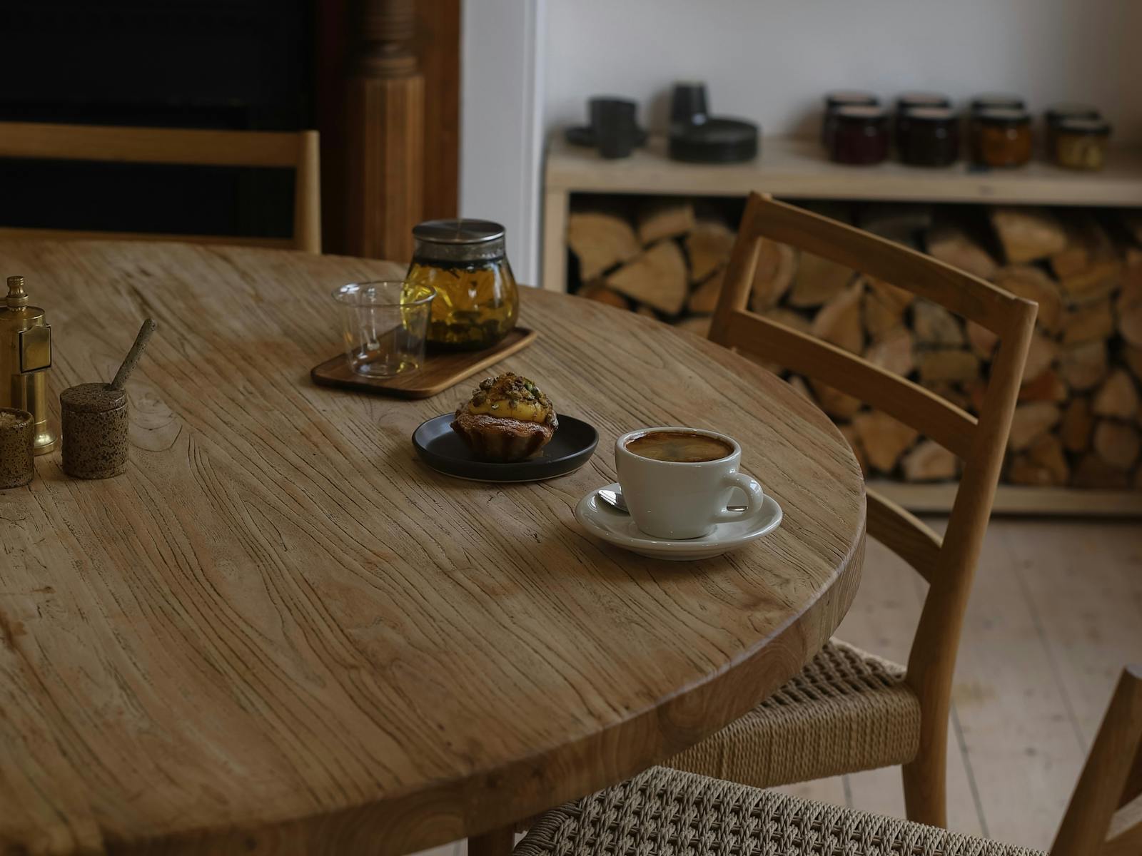 Coffee, tea, pastry