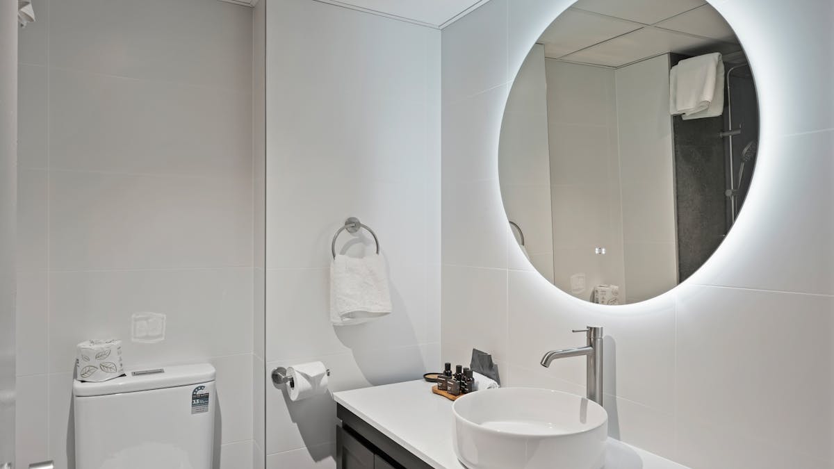 The Gladstone Central Hotel - Bathroom