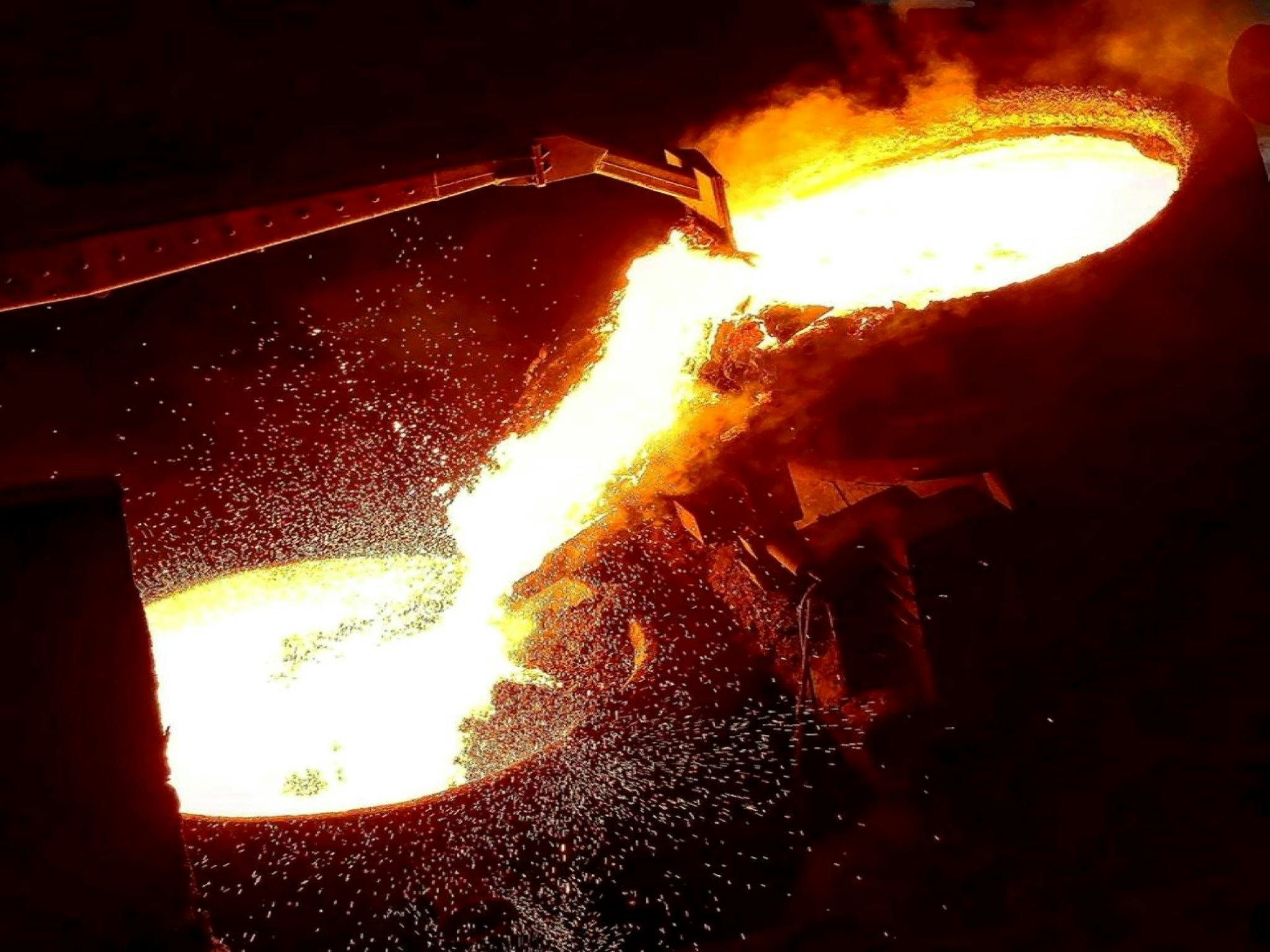 Pouring molten steel