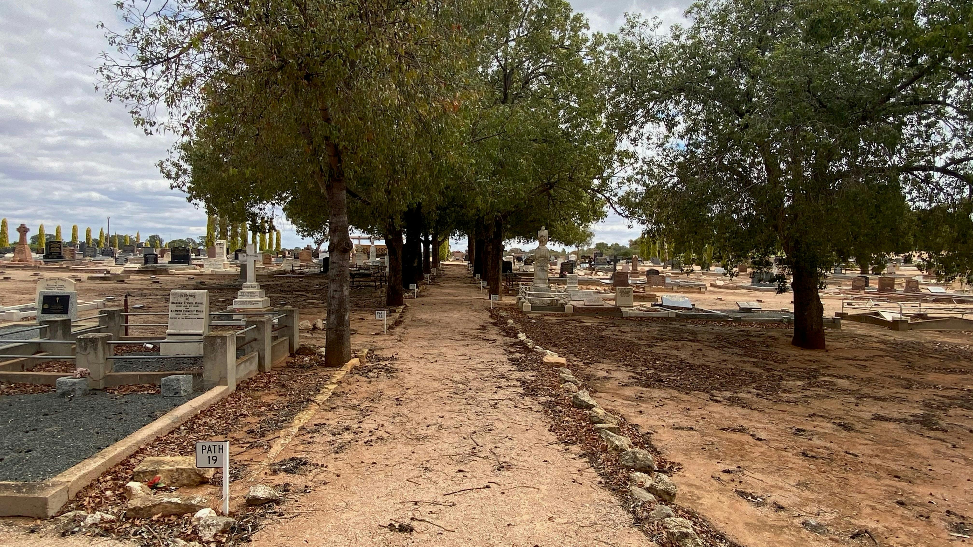 Waik Cemetery old and war section path
