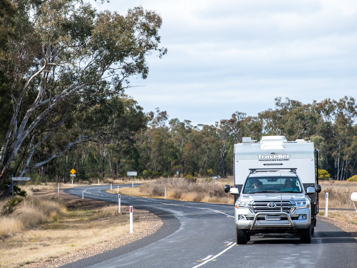 Caravan travelling near Inglewood