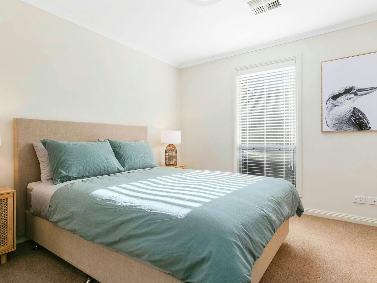 Light Filled Modern & Stylish 3BR Holiday Home