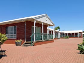 Outside executive spa units