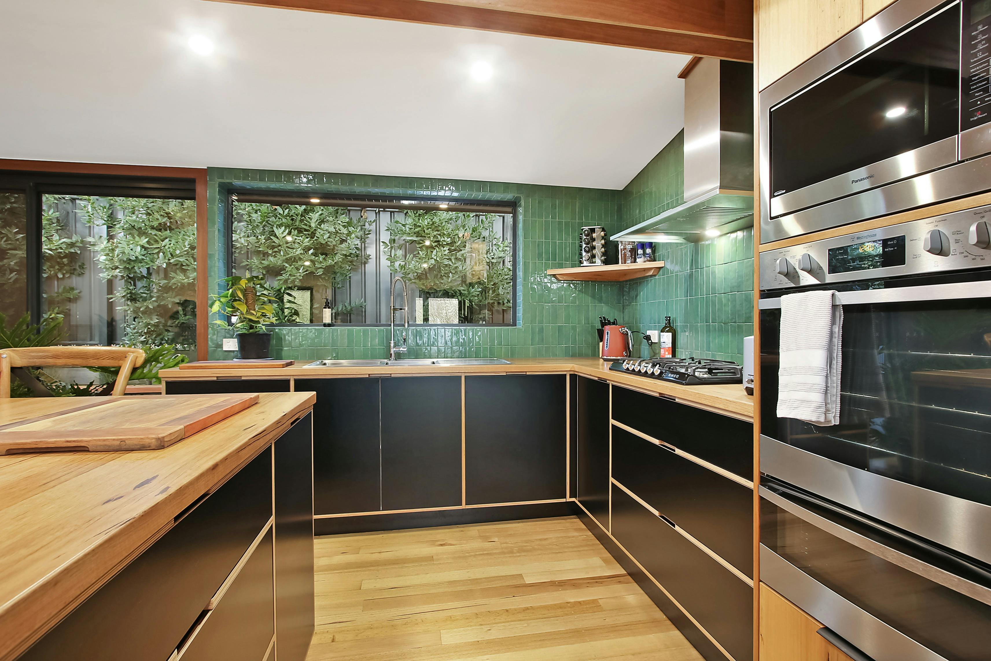 Full kitchen