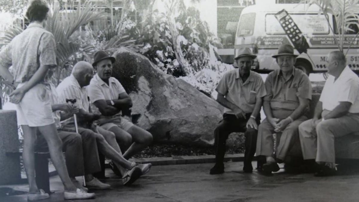 black and white photo of the gentlemen  in the silicon  bronze statues