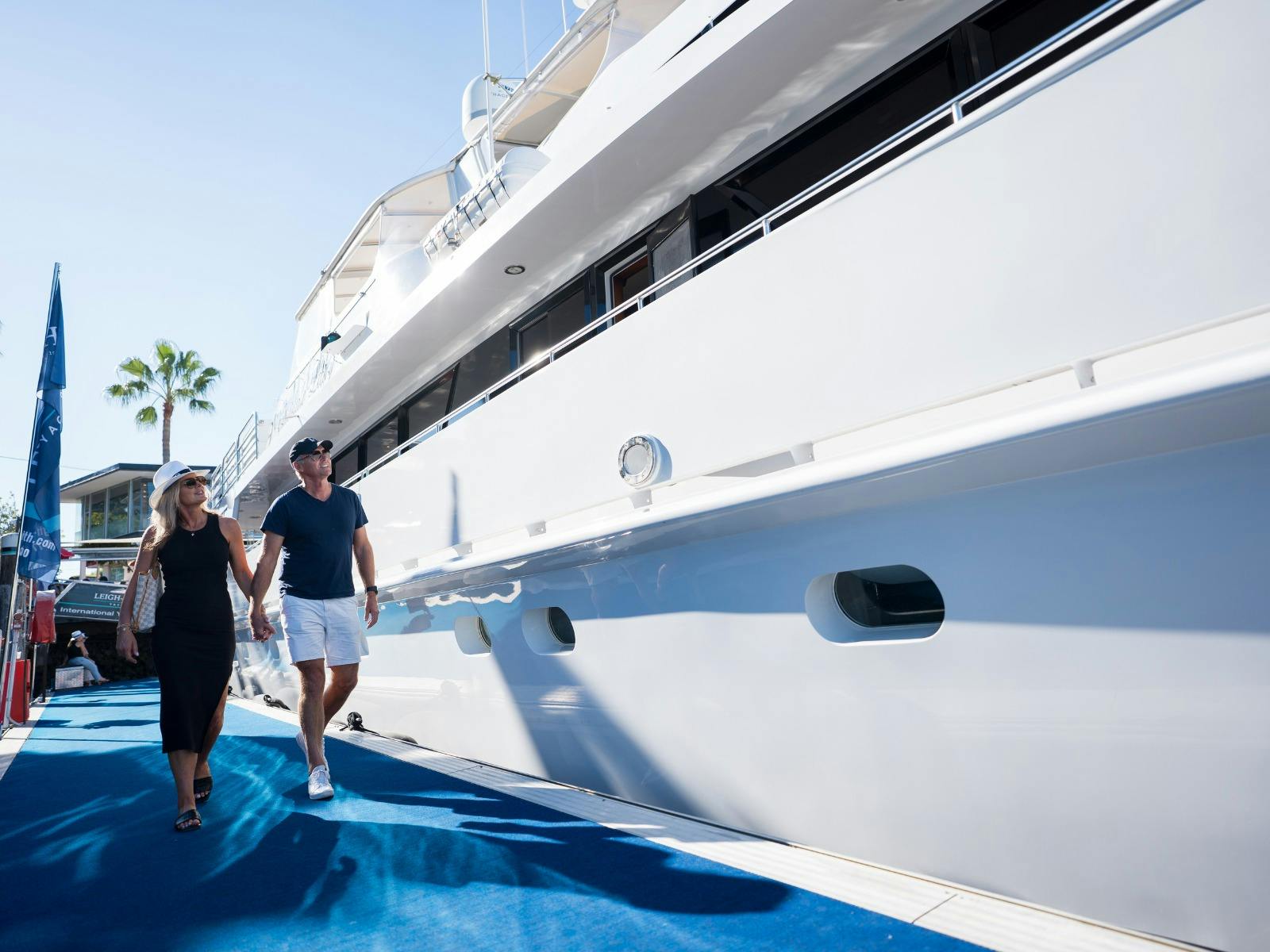 SCIBS - Couple by boat