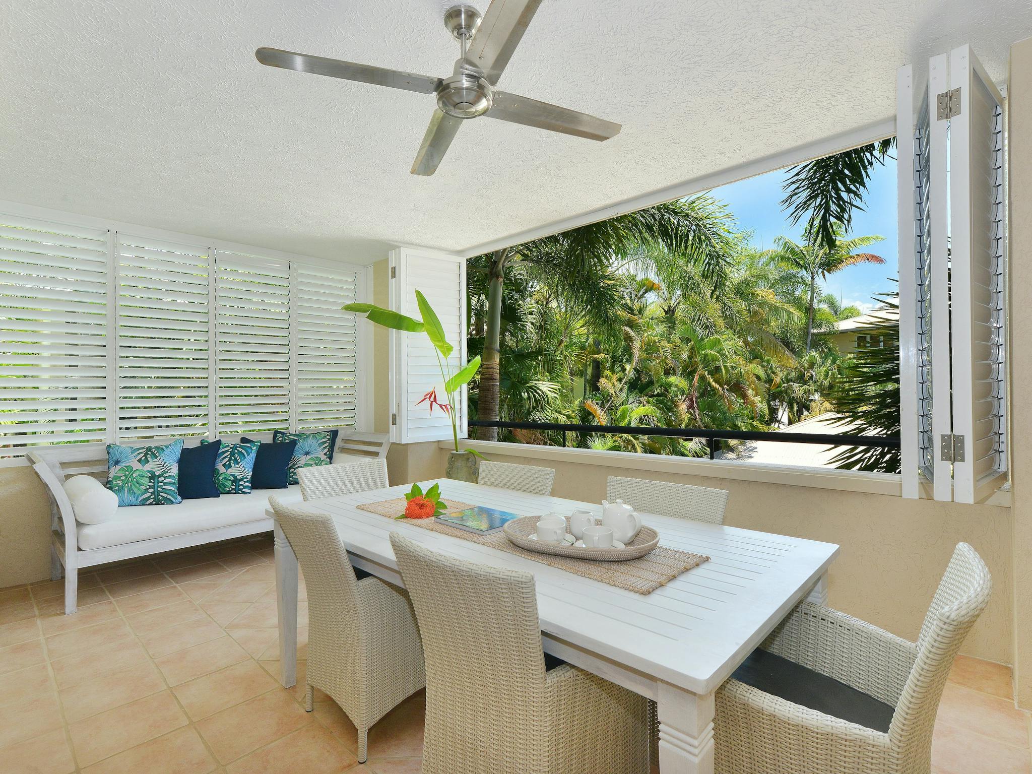 3 bed Villa Balcony 3 bed Villa Balcony