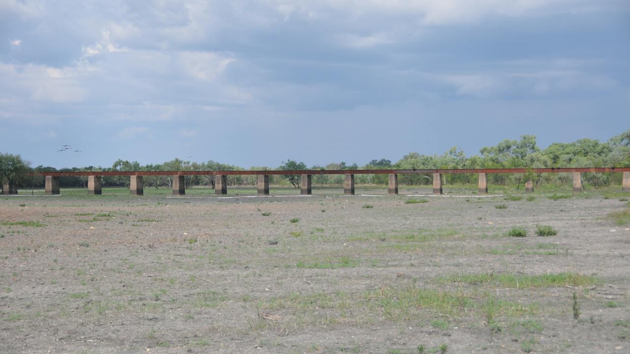Railway bridge over Warloch Ponds