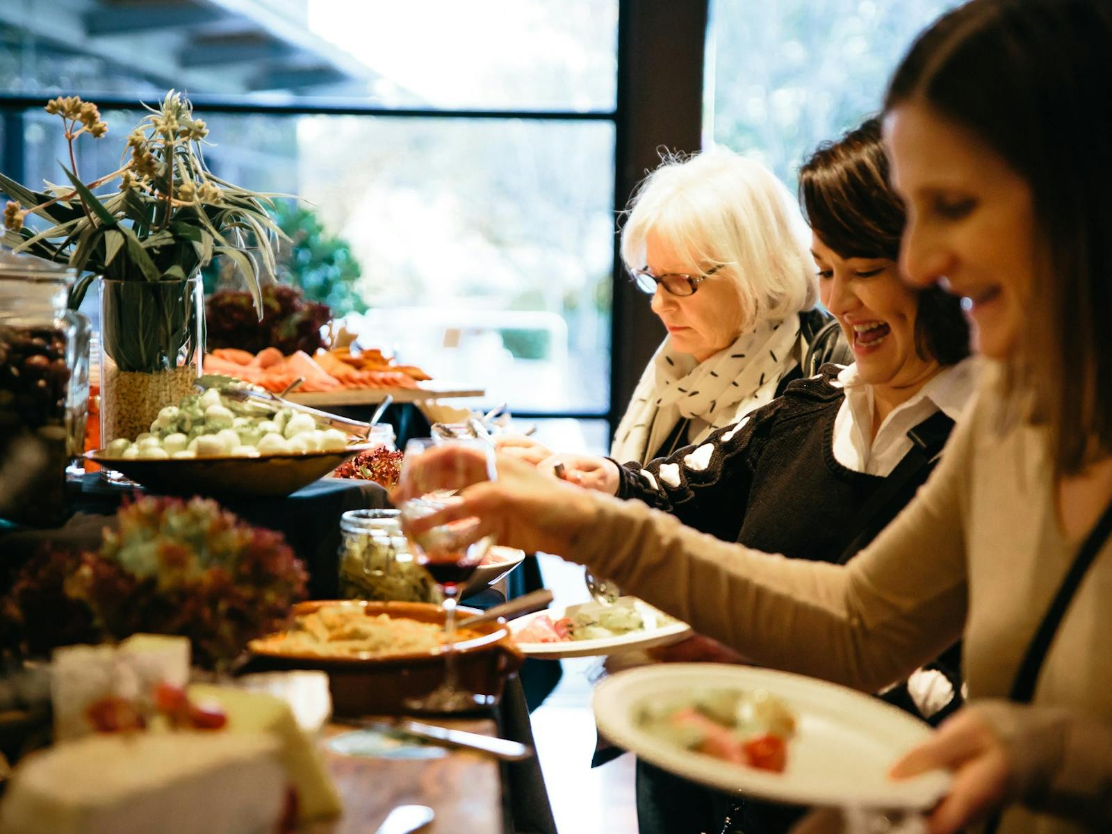 Enjoy a bite to eat, whislt sampling Coonawarra's finest wines