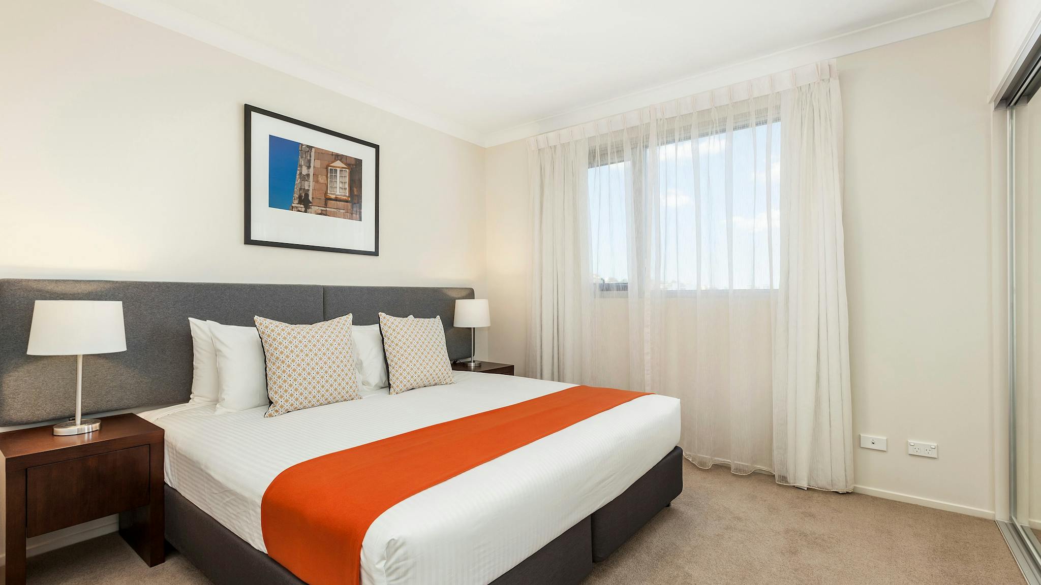 Bedroom with king bed (can be split into 2 singles) Bedroom with king bed (can be split into 2 singles)