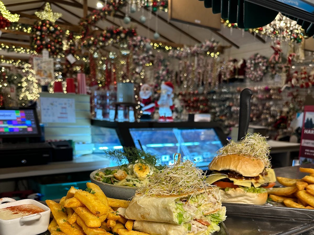 Mrs Claus's Café