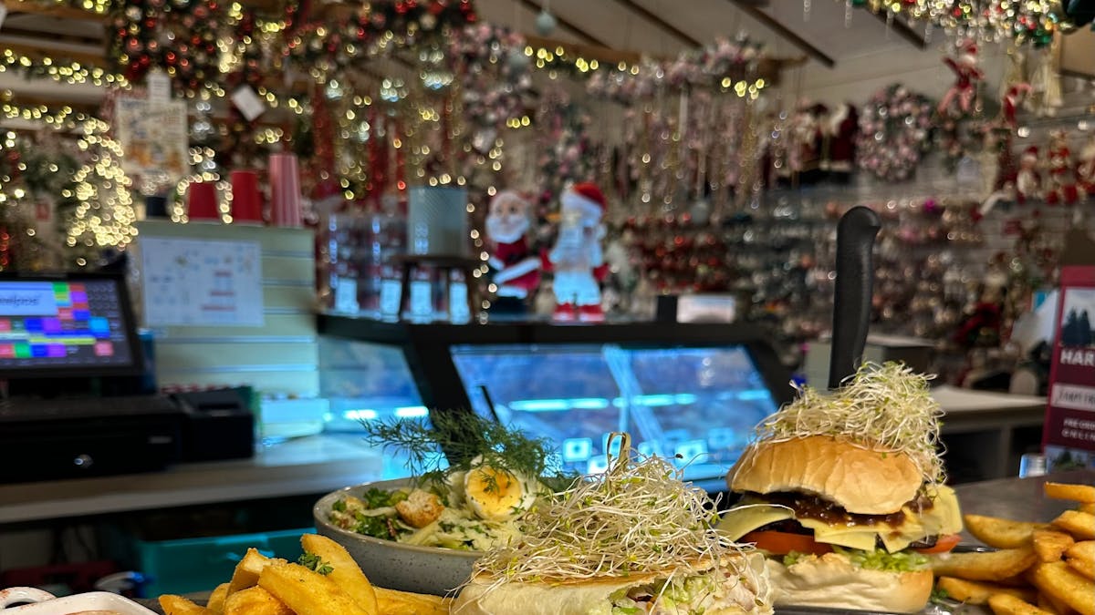 Mrs Claus's Café