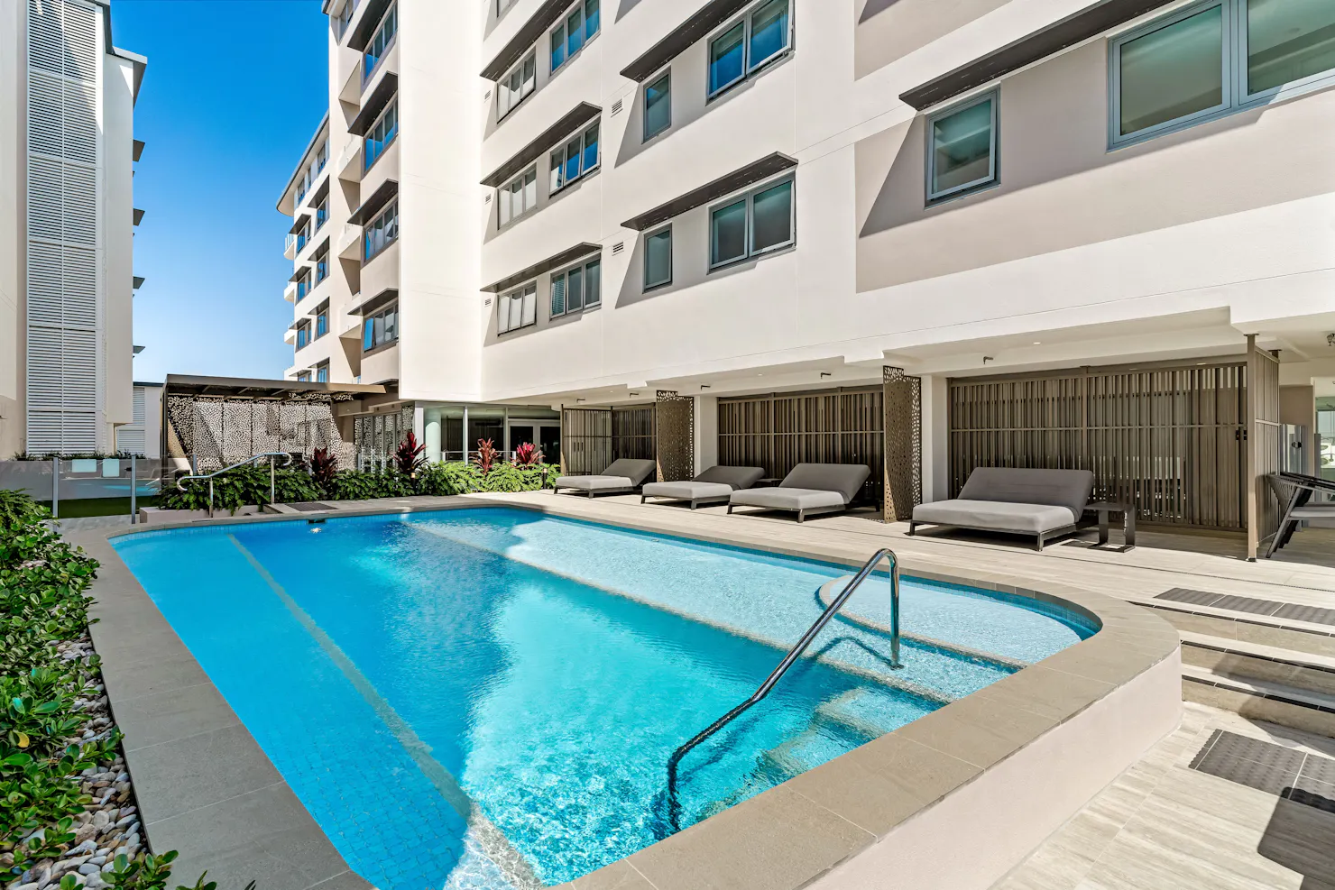 Lowanna Beach Resort Pool & BBQ Area