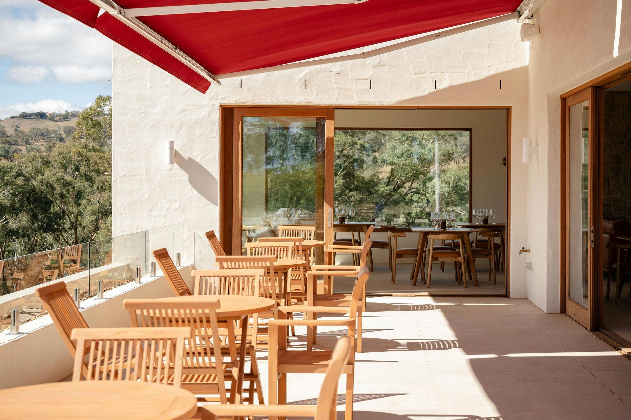 카노볼라스 와인 셀러 도어 외부